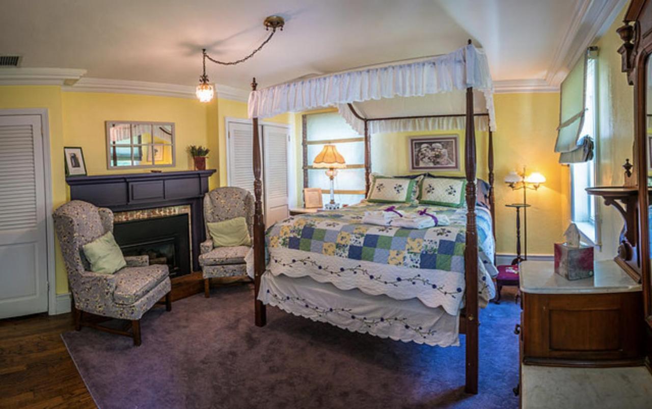 Fox & Bear Lodge Glenwood Room photo